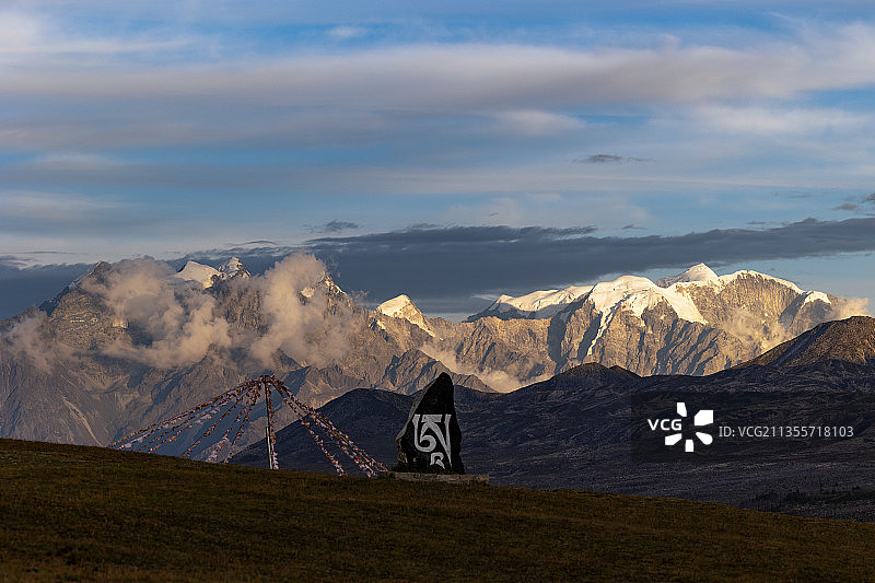 康定红海子日照金山图片素材