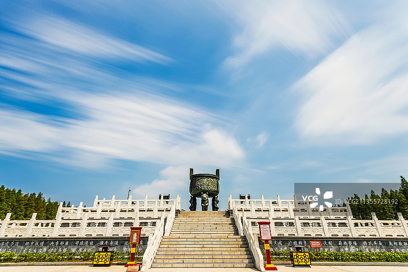 中国河南郑州新郑黄帝故里景区的黄帝宝鼎坛古建筑图片素材