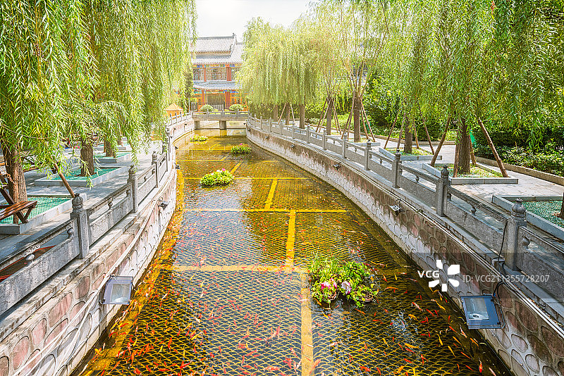 中国河南郑州新郑黄帝故里景区的轩辕桥与轩辕庙图片素材