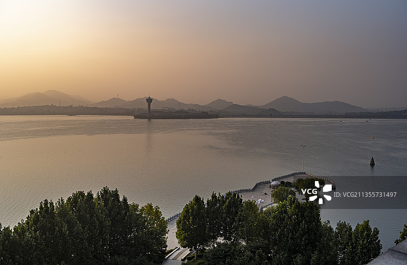 济南雪野湖日落风光图片素材