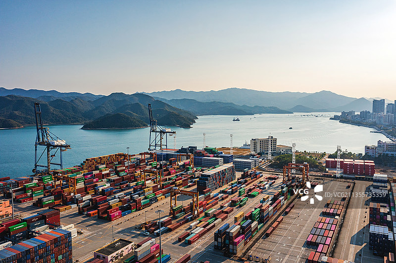 广东省深圳市盐田区盐田港国际集装箱码头图片素材