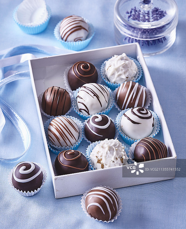 薰衣草巧克力糖图片素材