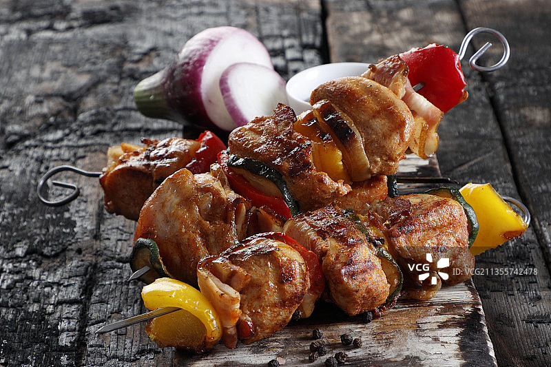 红辣椒西葫芦鸡肉串图片素材