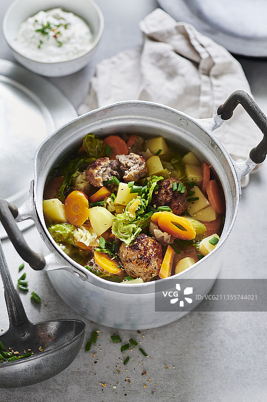 卷心菜胡萝卜肉丸炖菜图片素材