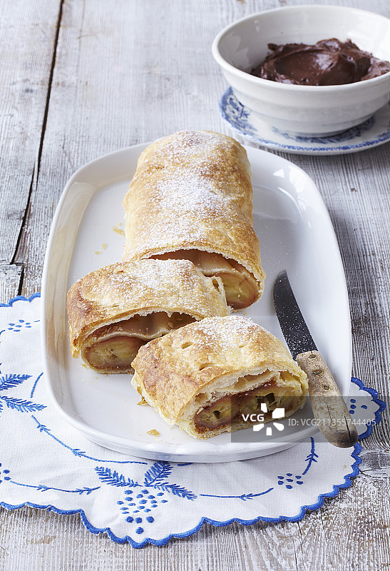 香蕉可可鲜奶油焦糖卷图片素材