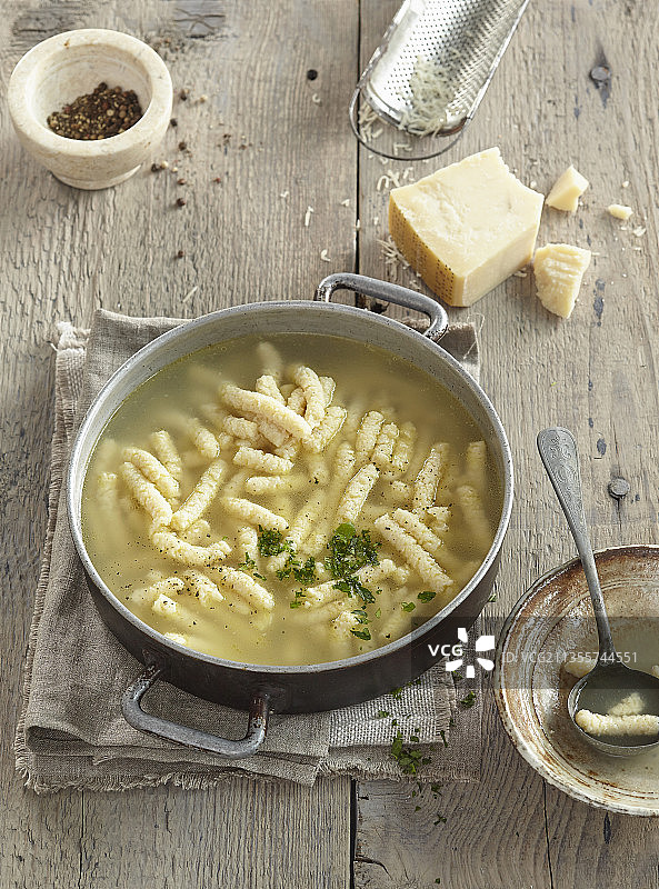 肉汤奶酪意大利面图片素材