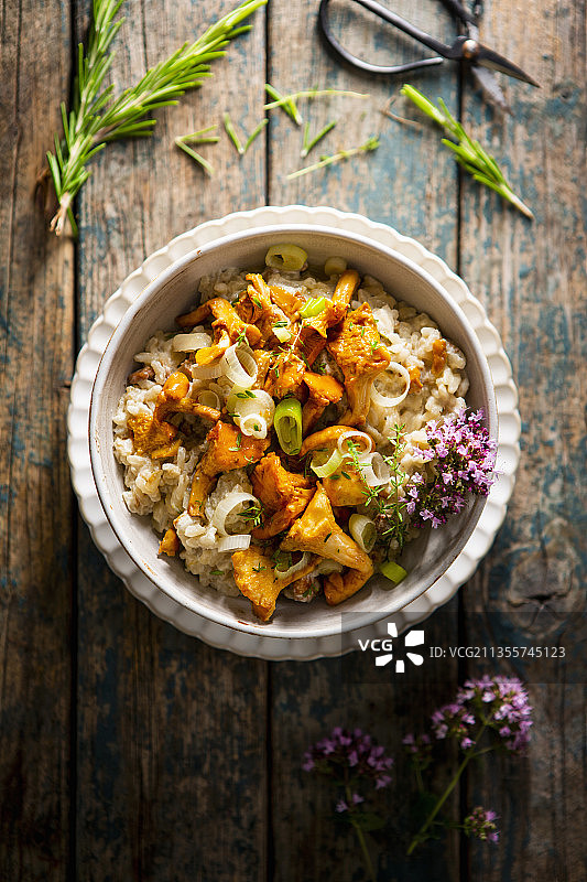 鸡油菌烩饭（纯素）图片素材