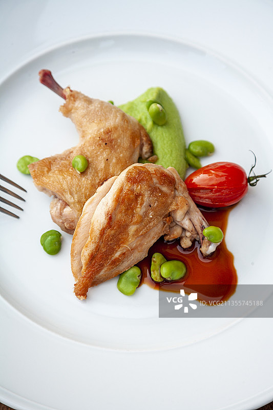 蚕豆奶油佐雏鸡图片素材