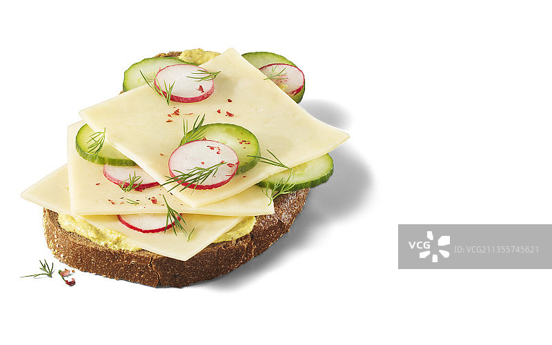哈瓦蒂开放式三明治配萝卜和黄瓜图片素材