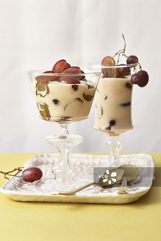 葡萄奶香酒图片素材