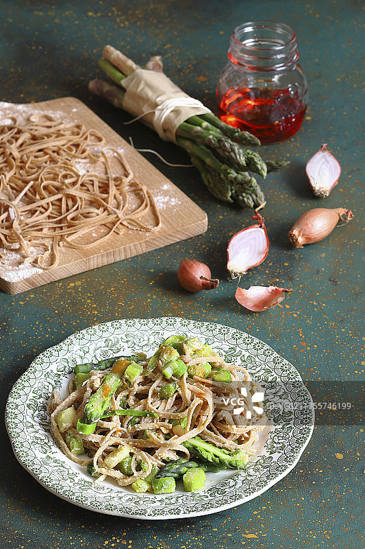 青芦笋斯佩尔特小麦吉他意面图片素材