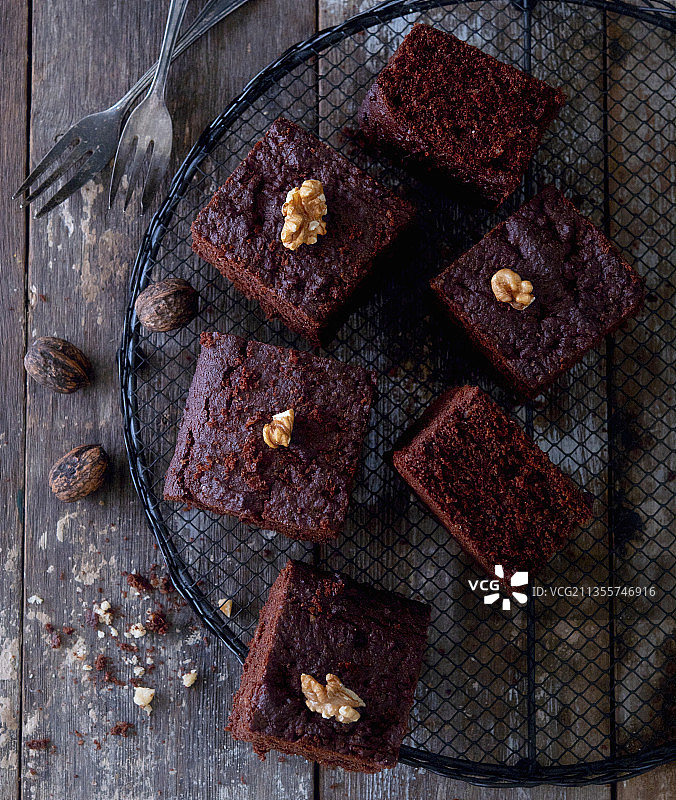 核桃巧克力蛋糕图片素材