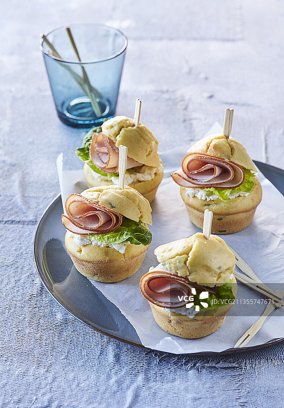 火鸡肉玉米松饼图片素材