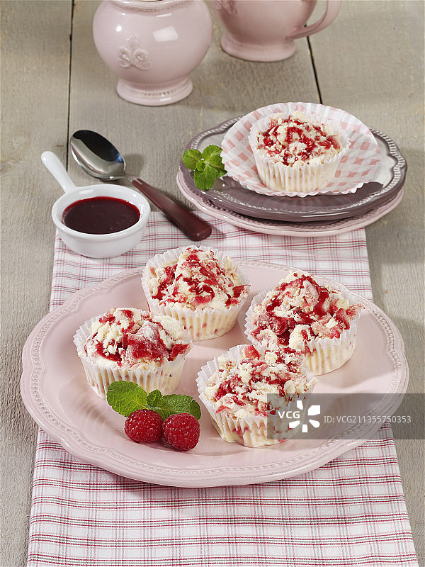 覆盆子奶油奶酪冰淇淋松饼图片素材