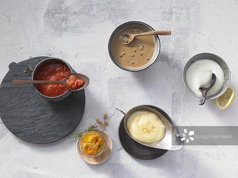 速制酱汁：香蒜酱、番茄酱、蛋黄酱、胡椒酱、荷兰酱图片素材