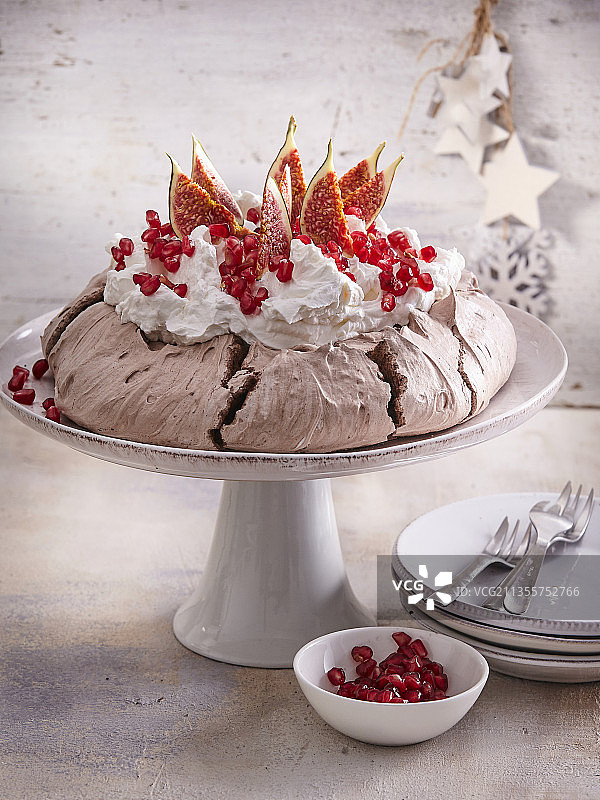 圣诞巧克力蛋白饼配无花果图片素材