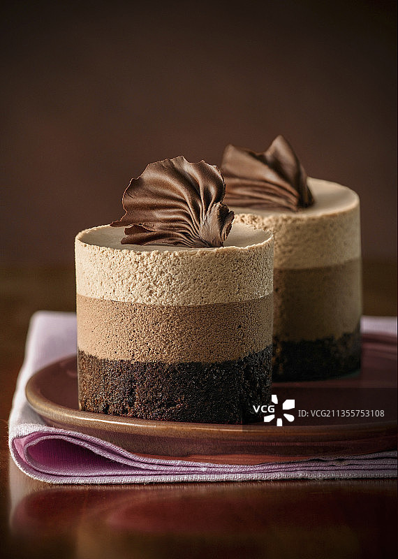 三层巧克力慕斯图片素材