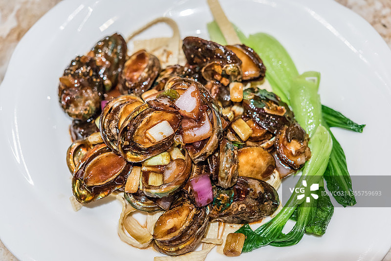 一盘红烧鲍鱼特写图片素材