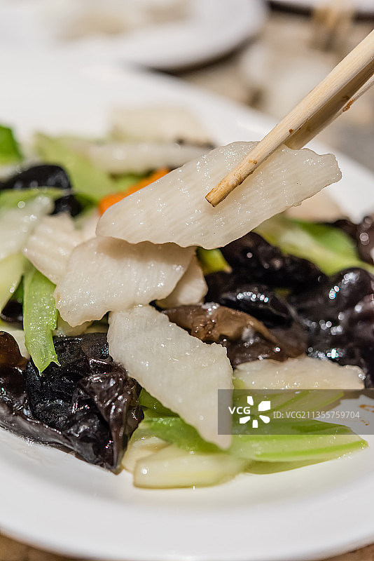 一盘清炒西芹山药木耳图片素材