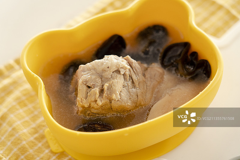 菌菇猪腿骨汤图片素材