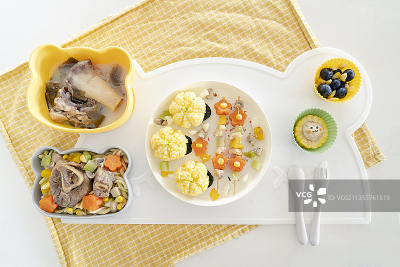 南瓜饼饭团鸡肉蔬菜串卤羊腿意面鸡腿汤蓝莓玉米奶酪甜品图片素材