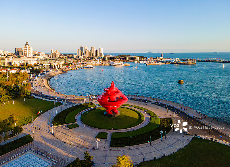 航拍青岛五四广场浮山湾图片素材