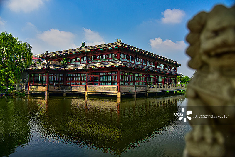 天津市北宁公园皇家园林湖边标志性建筑图片素材