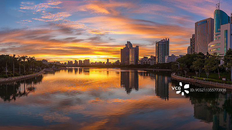 谁持彩练当空舞图片素材