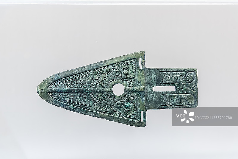 上海博物馆的战国兽面纹戈图片素材