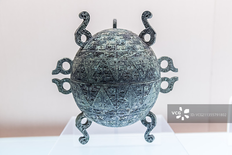 上海博物馆的战国晚期镶嵌几何纹敦图片素材