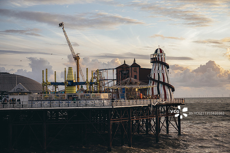 英国度假胜地-布莱顿码头游乐场日落图片素材