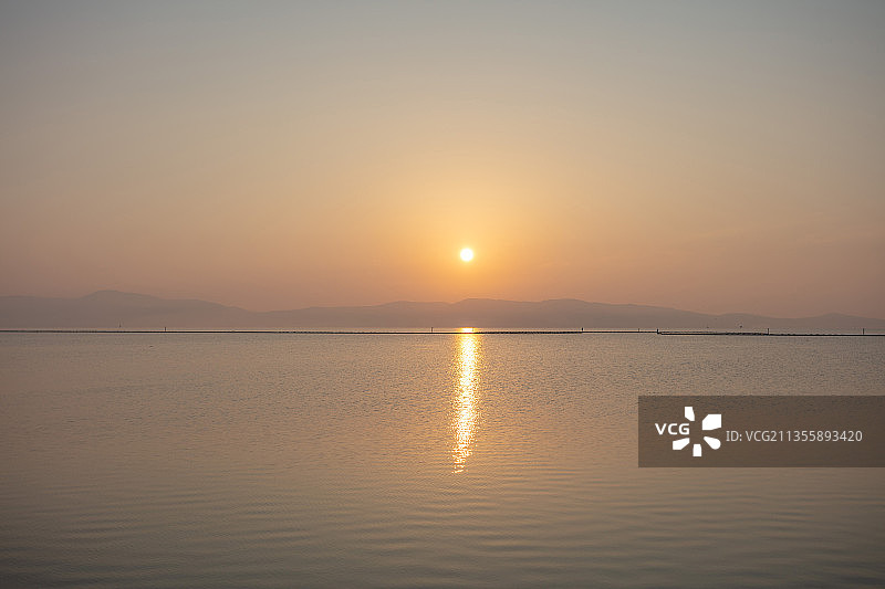 苏州西山西南湖岸日出图片素材