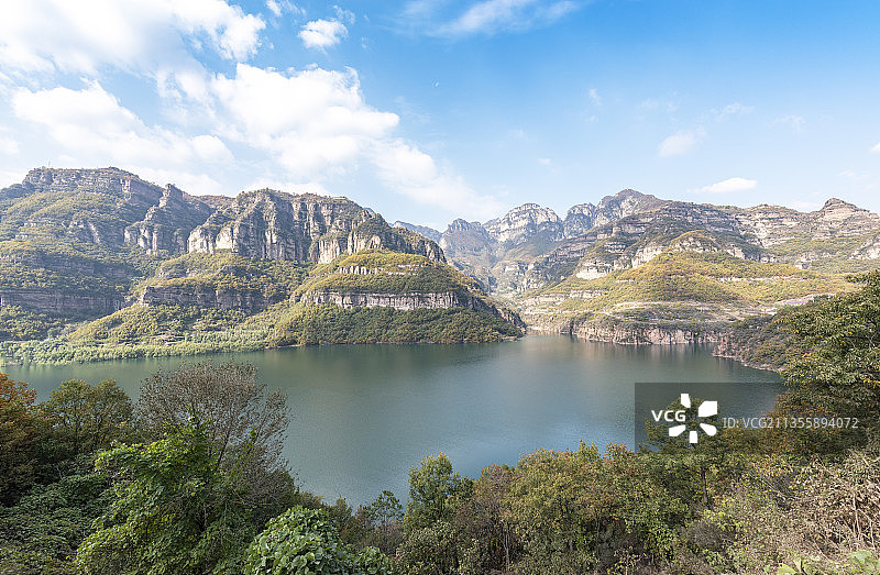 河南省林州市西太行豫晋交界石板岩太行山大峡谷太行平湖图片素材