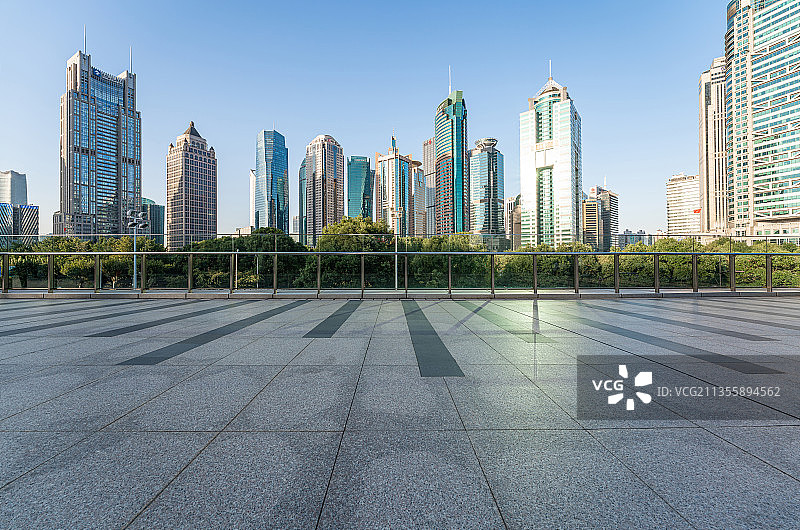 上海陆家嘴CBD城市风光与路面图片素材