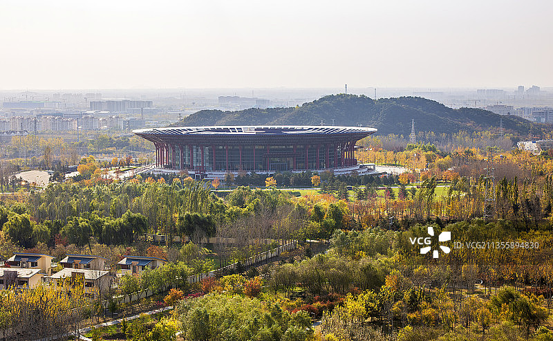 秋天北京怀柔雁栖边上的国家会展中心图片素材