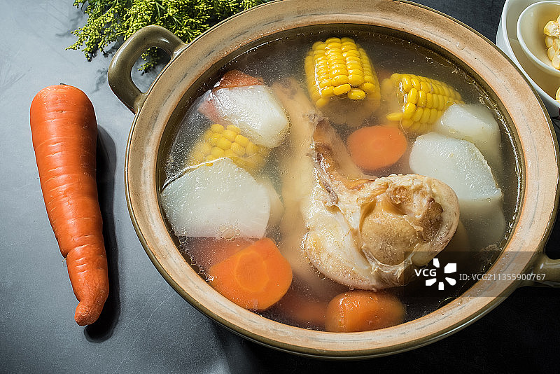 萝卜玉米炖牛大骨汤图片素材