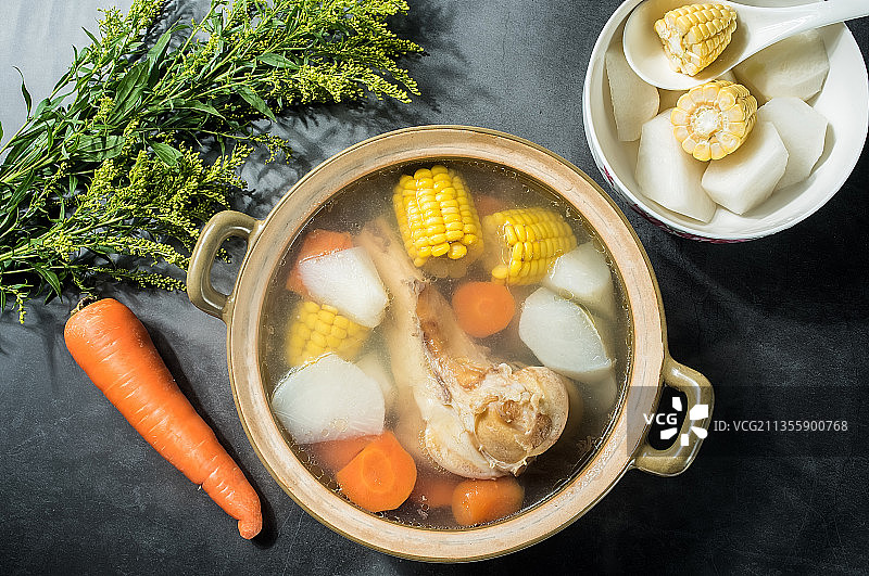 萝卜玉米炖牛大骨汤图片素材