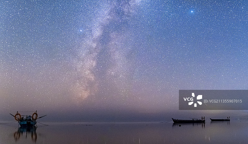 黑龙江鸡西：中俄界湖兴凯湖 秋水如镜星空美图片素材