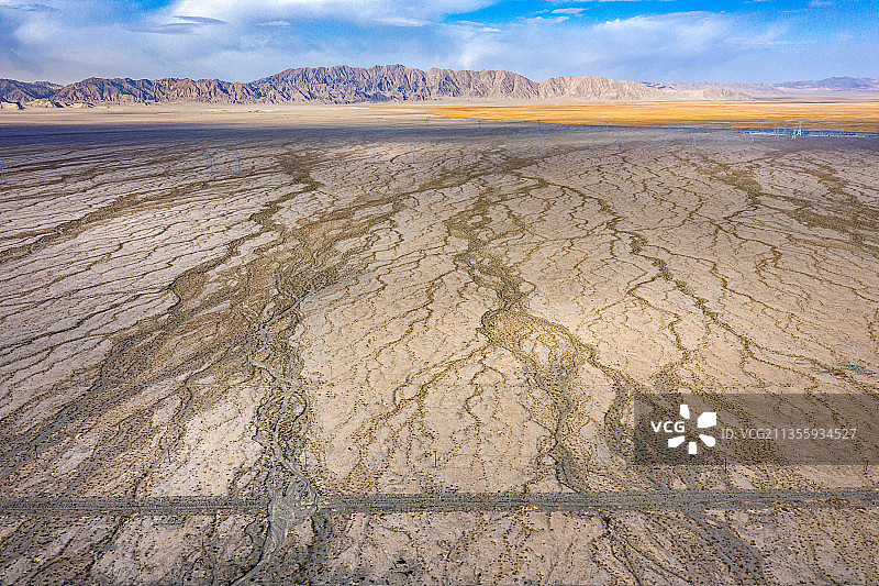 G315国道冷湖镇五彩山段图片素材