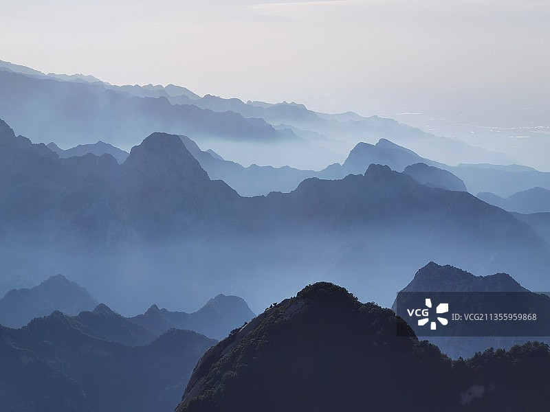 华山西峰的视角图片素材