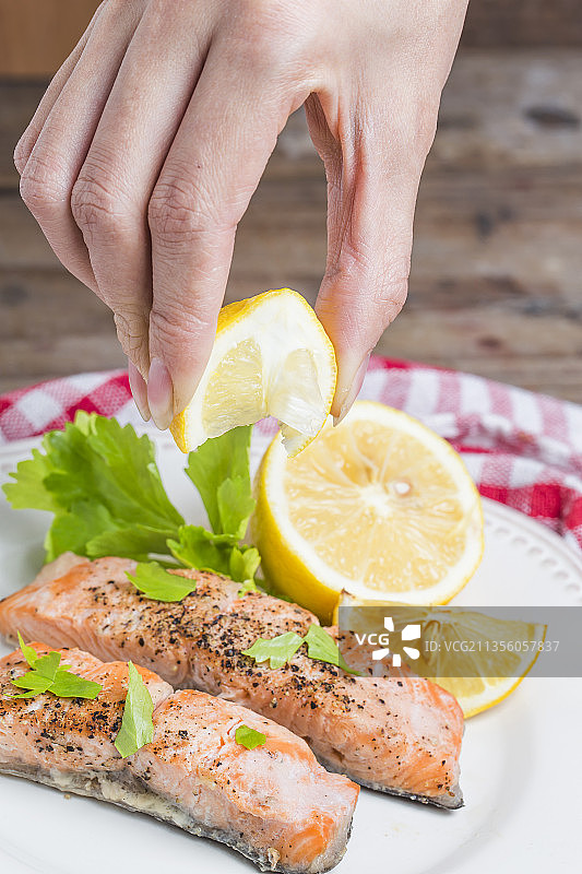 烤三文鱼图片素材