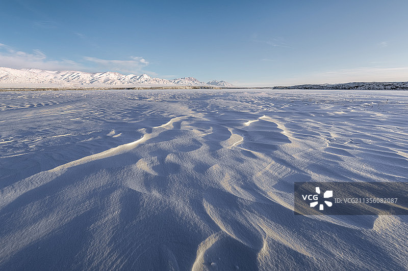 雪地上的痕迹图片素材