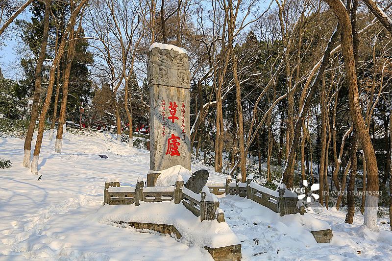 航拍襄阳古隆中风景区冬天雪景风光图片素材
