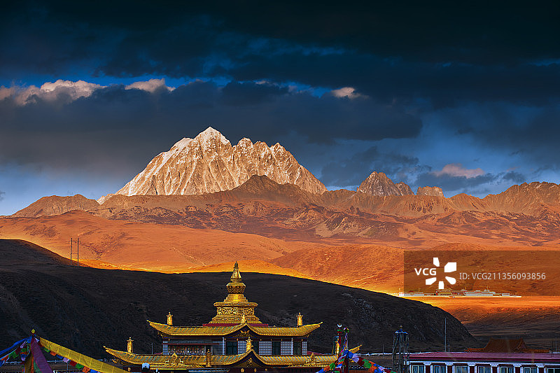 四川西部亚拉雪山图片素材