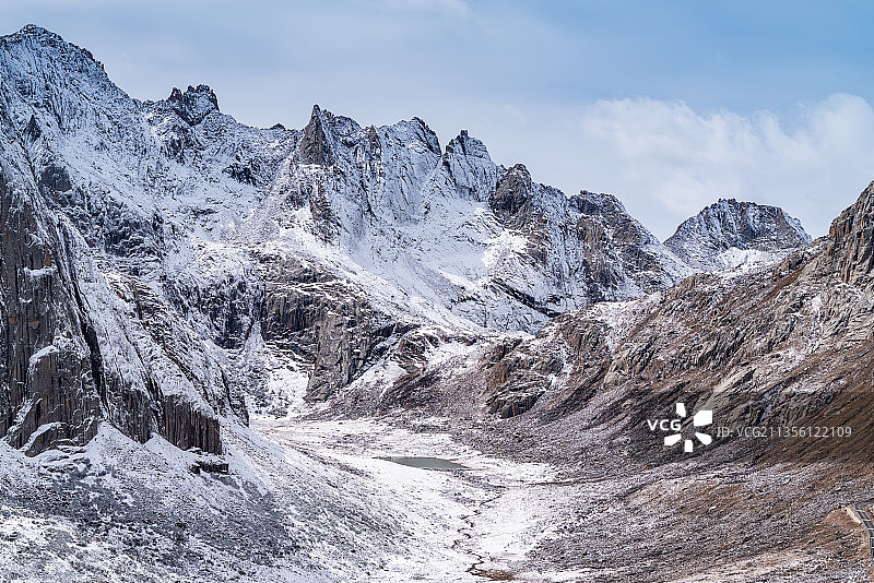 莲宝叶则石头山图片素材