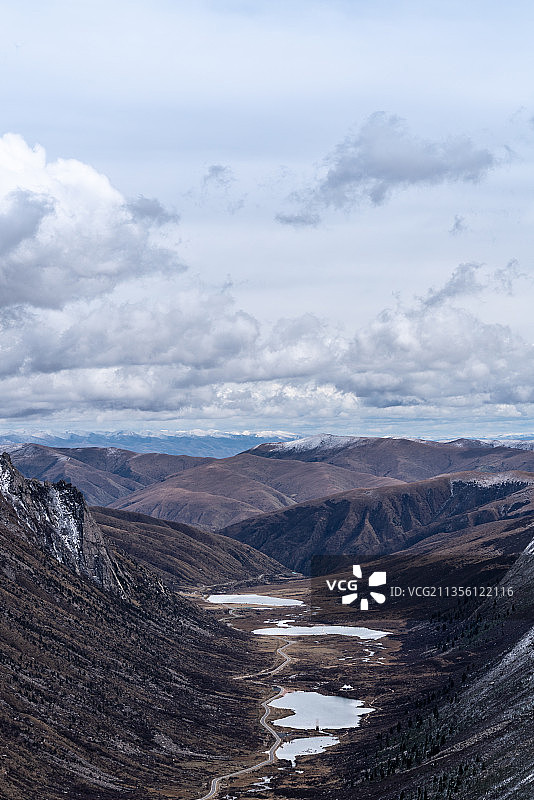 莲宝叶则石头山图片素材