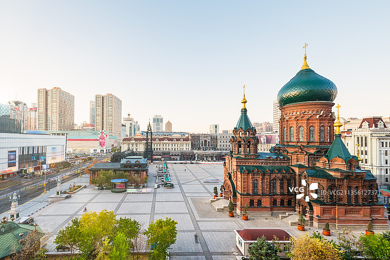 夕阳下的哈尔滨索菲亚教堂附近建筑图片素材