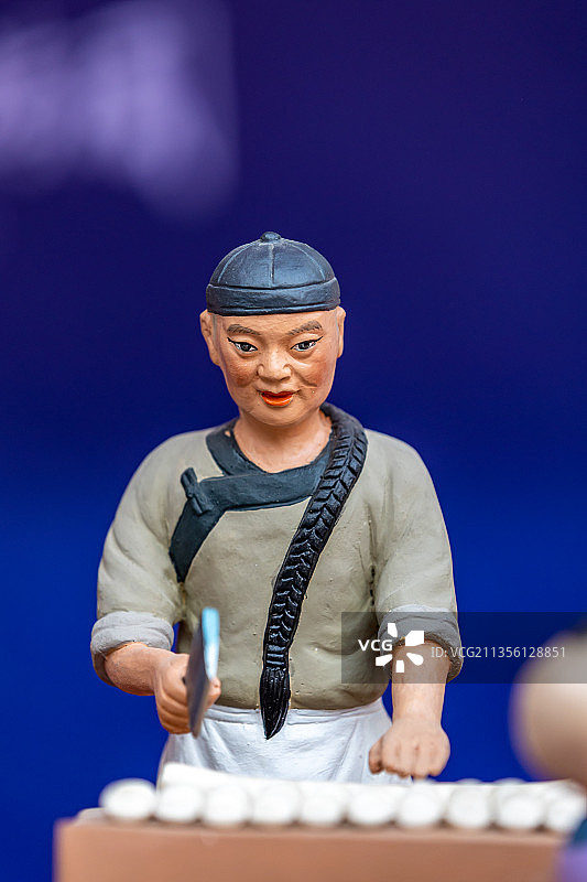 山西运城稷山油炸麻花制作泥人图片素材