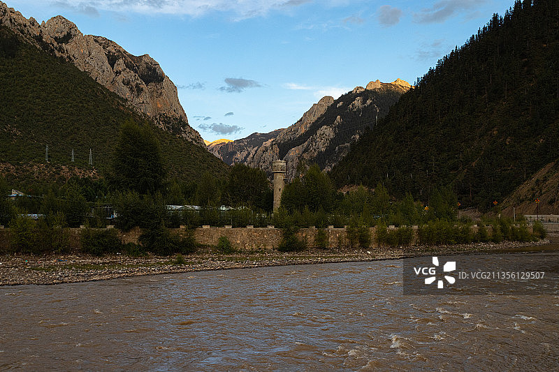 中国西藏左贡老城风光图片素材