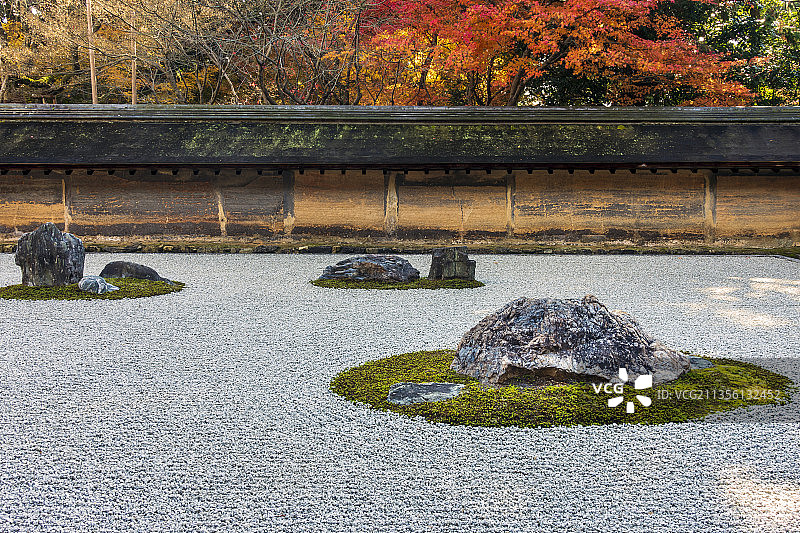 深秋时节日本京都龙安寺方丈庭院枯山水图片素材